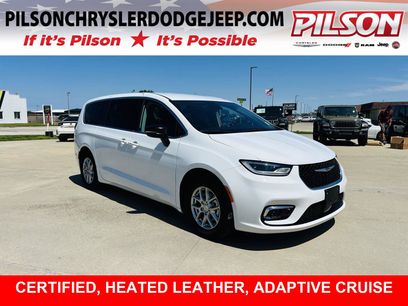 Used 2024 Chrysler Pacifica Touring-L