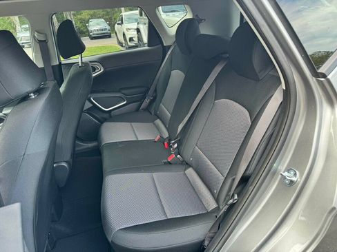 Used 2025 Kia Soul LX w/ LX Technology Package FWD image 7