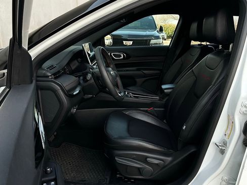 Used 2025 Jeep Compass Trailhawk w/ Trailer Tow Group image 10