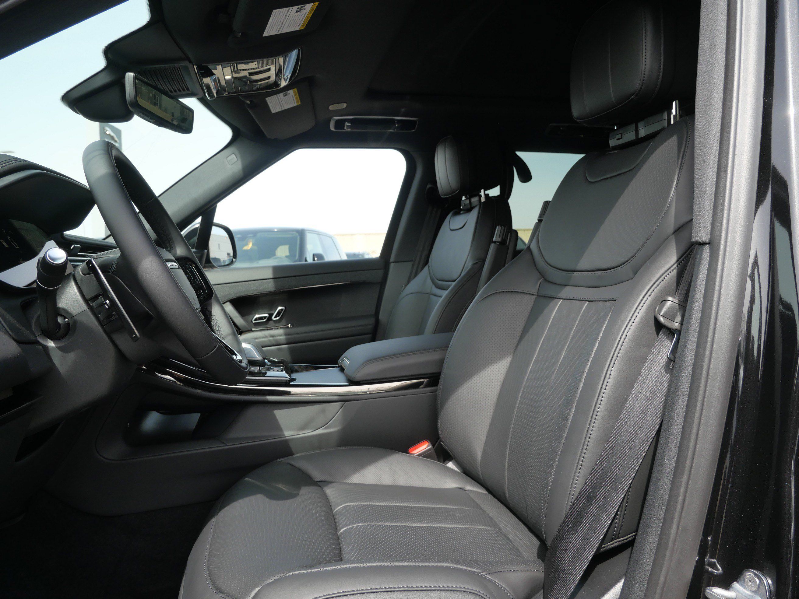 New 2026 Land Rover Range Rover Sport Dynamic SE AWD/4WD image 3