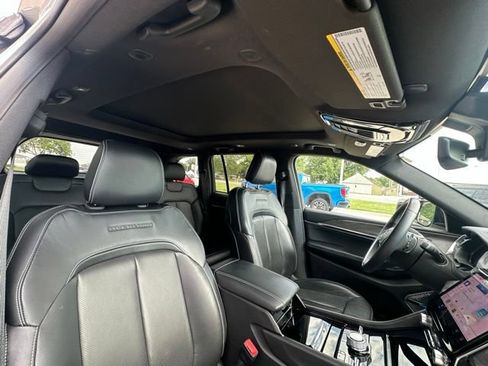 Used 2022 Jeep Grand Cherokee Overland AWD/4WD image 17