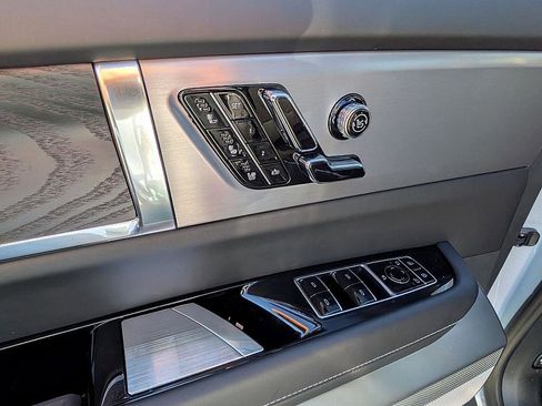 New 2026 Cadillac Vistiq Platinum image 13