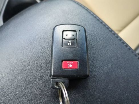 Used 2013 Toyota RAV4 Limited FWD image 35