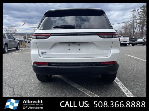 New 2025 Jeep Grand Cherokee Altitude image 4