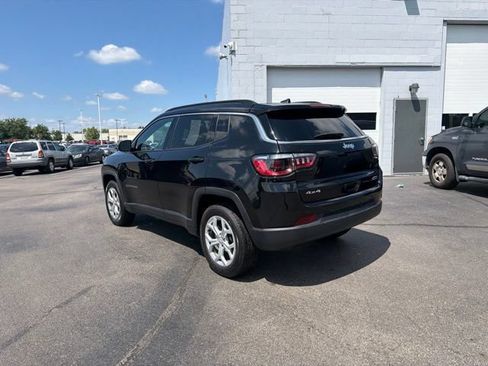 Used 2024 Jeep Compass Latitude AWD/4WD image 14