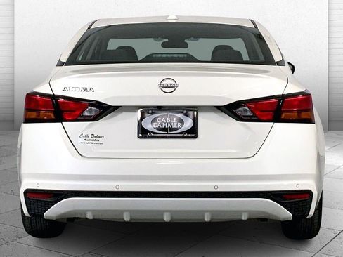 Used 2025 Nissan Altima 2.5 SV image 3