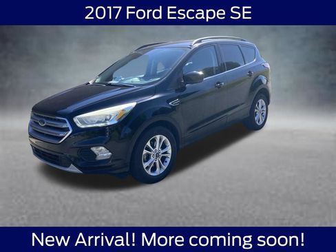 Used 2017 Ford Escape SE w/ Equipment Group 201A FWD image 3