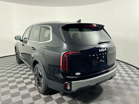 Used 2024 Kia Telluride EX w/ EX Captain's Chair Package FWD image 5