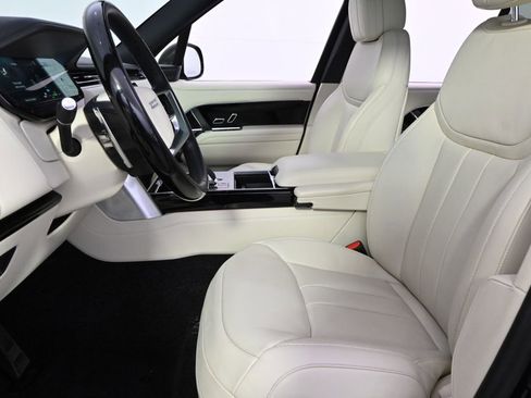 Used 2025 Land Rover Range Rover SE AWD/4WD image 13