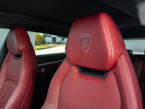 Used 2021 Lamborghini Urus image 26