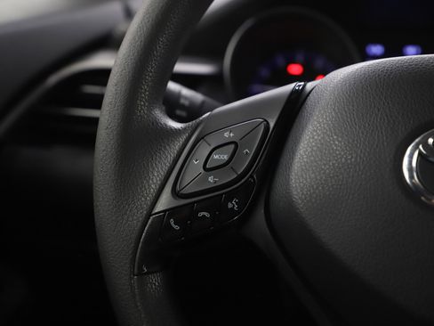 Used 2020 Toyota C-HR LE image 26