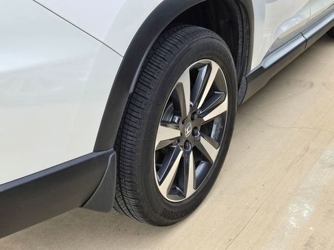 Used 2025 Honda Pilot Touring image 9