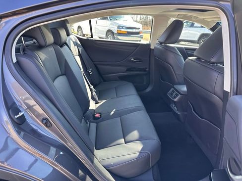 Used 2023 Lexus ES 250 w/ Premium Package image 21
