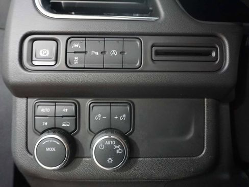 Used 2024 Chevrolet Suburban LT image 29