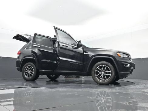Used 2017 Jeep Grand Cherokee Limited AWD/4WD image 35
