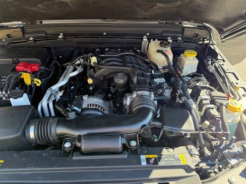 Used 2022 Jeep Gladiator Sport image 10