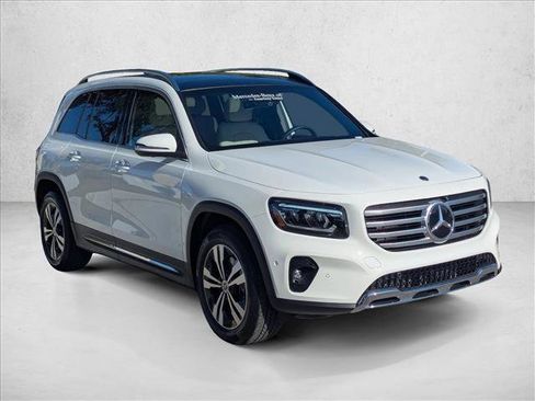 Used 2025 Mercedes-Benz GLB 250 image 3