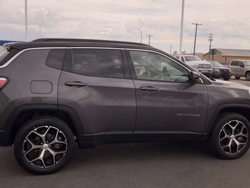 Used 2024 Jeep Compass Limited AWD/4WD image 2