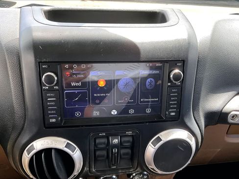 Used 2013 Jeep Wrangler Unlimited Sahara w/ Connectivity Group AWD/4WD image 26