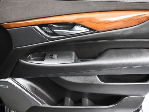 Used 2017 Cadillac Escalade ESV Luxury image 56