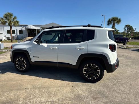 Certified 2023 Jeep Renegade Latitude AWD/4WD image 5