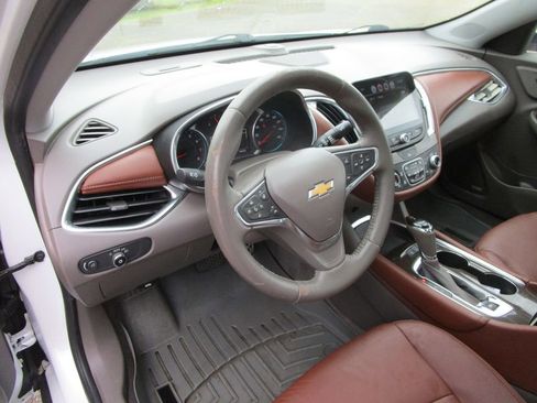 Used 2016 Chevrolet Malibu Premier w/ Driver Confidence Package II FWD image 23
