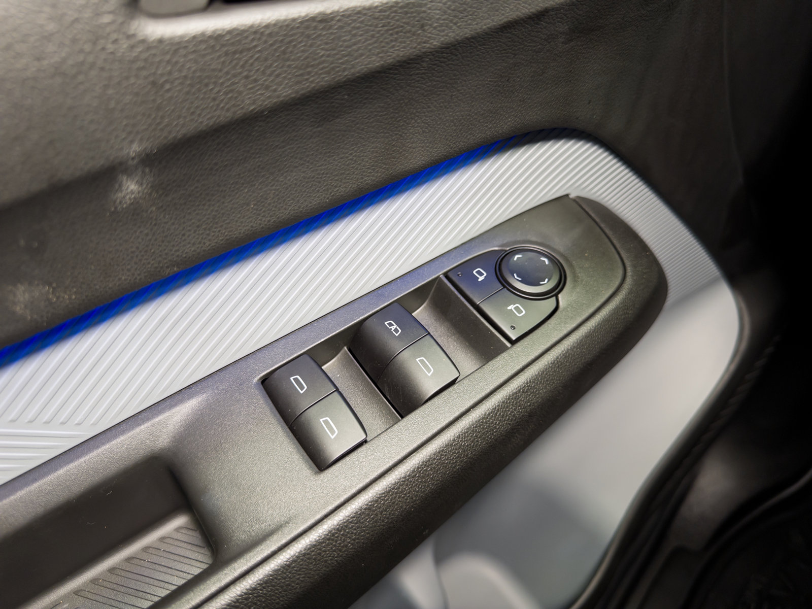 Used 2027 Chevrolet Bolt RS FWD image 8
