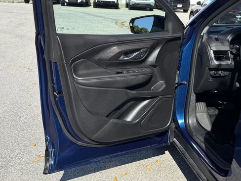 Used 2023 GMC Terrain SLE w/ Driver Convenience Package image 10