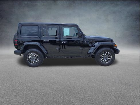 Used 2025 Jeep Wrangler Unlimited Sahara AWD/4WD image 9