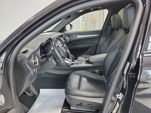 Used 2024 Alfa Romeo Stelvio Ti image 2