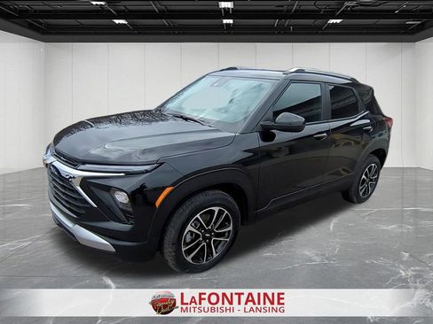 Used 2025 Chevrolet TrailBlazer LT FWD image 4