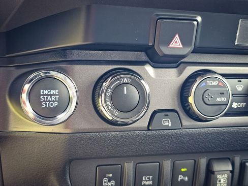 Used 2023 Toyota Tacoma TRD Off-Road w/ Technology Package AWD/4WD image 24