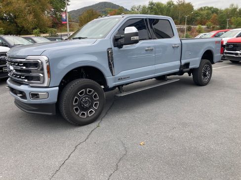 Certified 2024 Ford F350 Platinum w/ FX4 Off-Road Package image 29