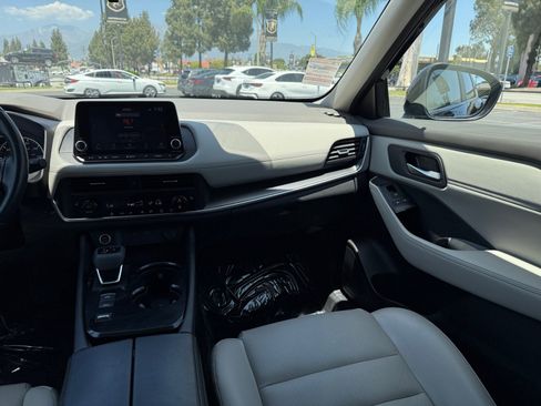 Used 2023 Nissan Rogue SV w/ SV Premium B Package image 24