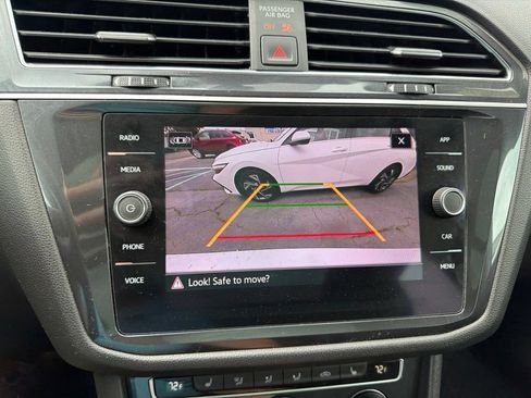 Used 2021 Volkswagen Tiguan SE w/ Panoramic Sunroof Package AWD/4WD image 17