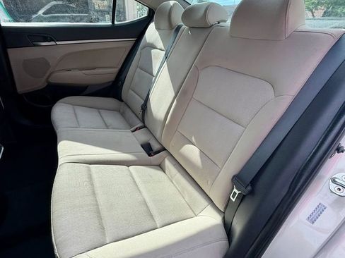 Used 2017 Hyundai Elantra SE FWD image 21