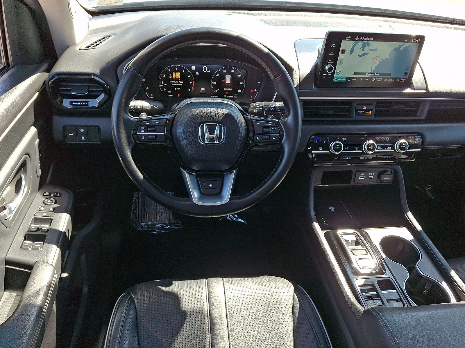 Used 2023 Honda Pilot Elite image 12