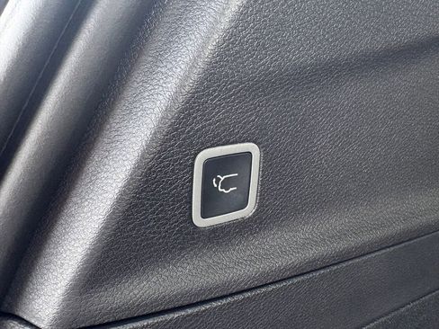 New 2026 Chrysler Pacifica Select FWD image 14