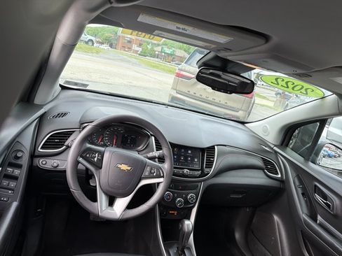 Used 2022 Chevrolet Trax LT w/ Premium Seat Package AWD/4WD image 14
