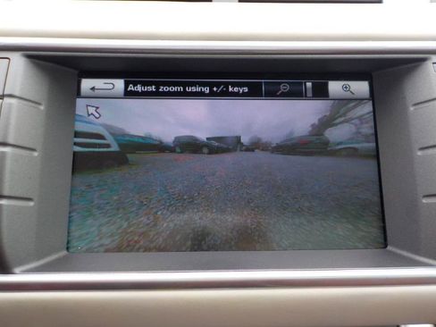 Used 2015 Land Rover Range Rover Evoque Prestige image 19