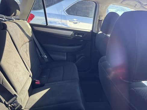 Used 2016 Subaru Outback 2.5i Premium image 12