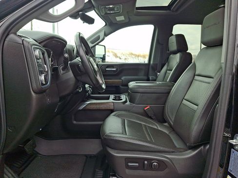 Certified 2022 GMC Sierra 2500 Denali w/ Denali Black Diamond Edition image 13