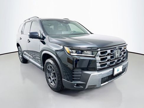 Certified 2026 Honda Pilot TrailSport image 3