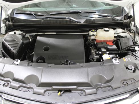 Used 2023 Chevrolet Traverse LT FWD image 41