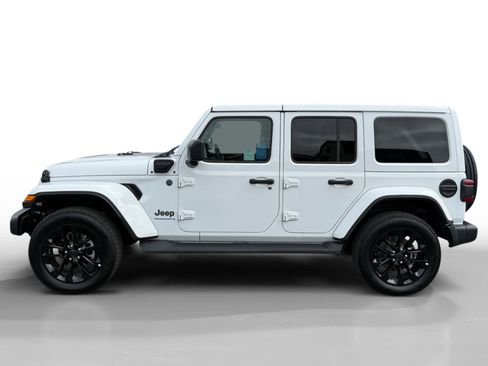 Used 2025 Jeep Wrangler Unlimited Sahara AWD/4WD image 2