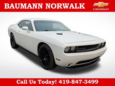 Used 2013 Dodge Challenger SXT RWD image 7