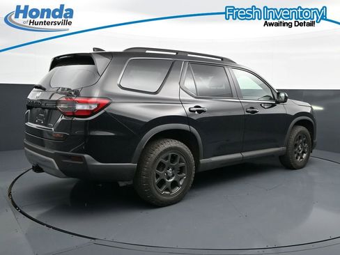 Used 2025 Honda Pilot TrailSport image 10
