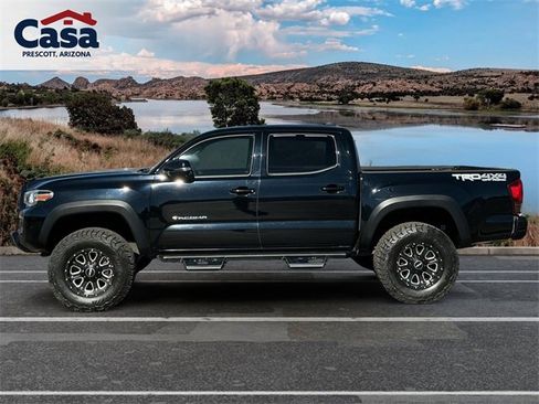 Used 2018 Toyota Tacoma TRD Off-Road image 4