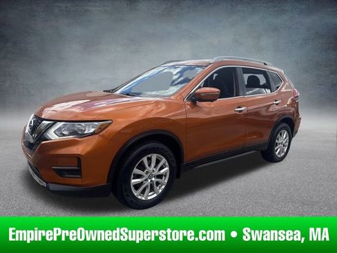 Used 2017 Nissan Rogue SV image 1