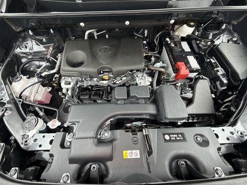 Used 2025 Toyota RAV4 XLE FWD image 17